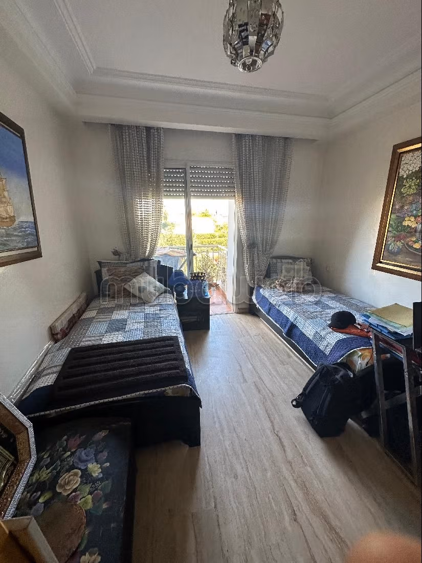 Piso en venta en Californie. 2 habitaciones grandes. Parking y terraza. 