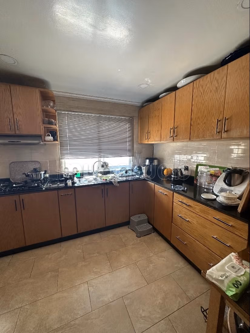 Piso en venta en Californie. 2 habitaciones grandes. Parking y terraza. 