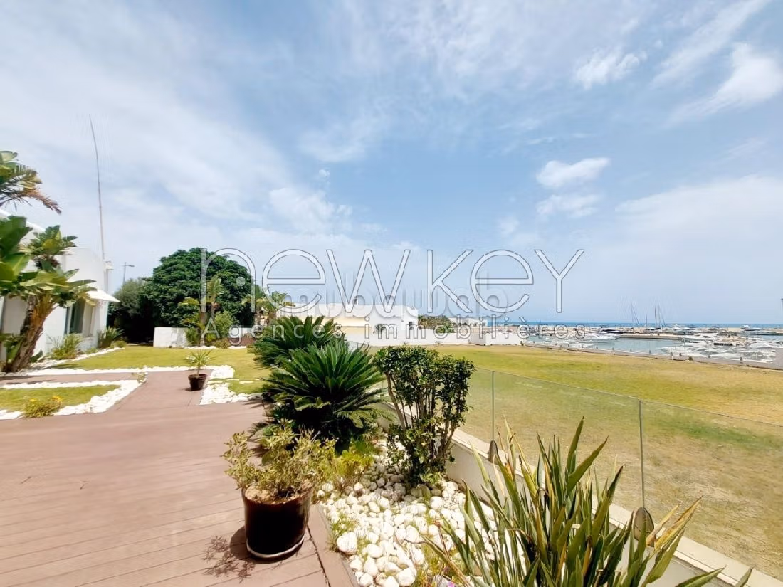 Maestosa residenza di lusso in affitto a La Marsa. 4 locali. Giardino