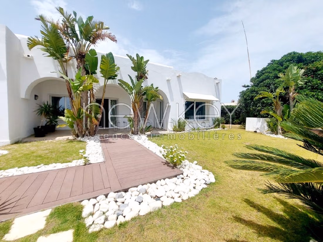 Maestosa residenza di lusso in affitto a La Marsa. 4 locali. Giardino