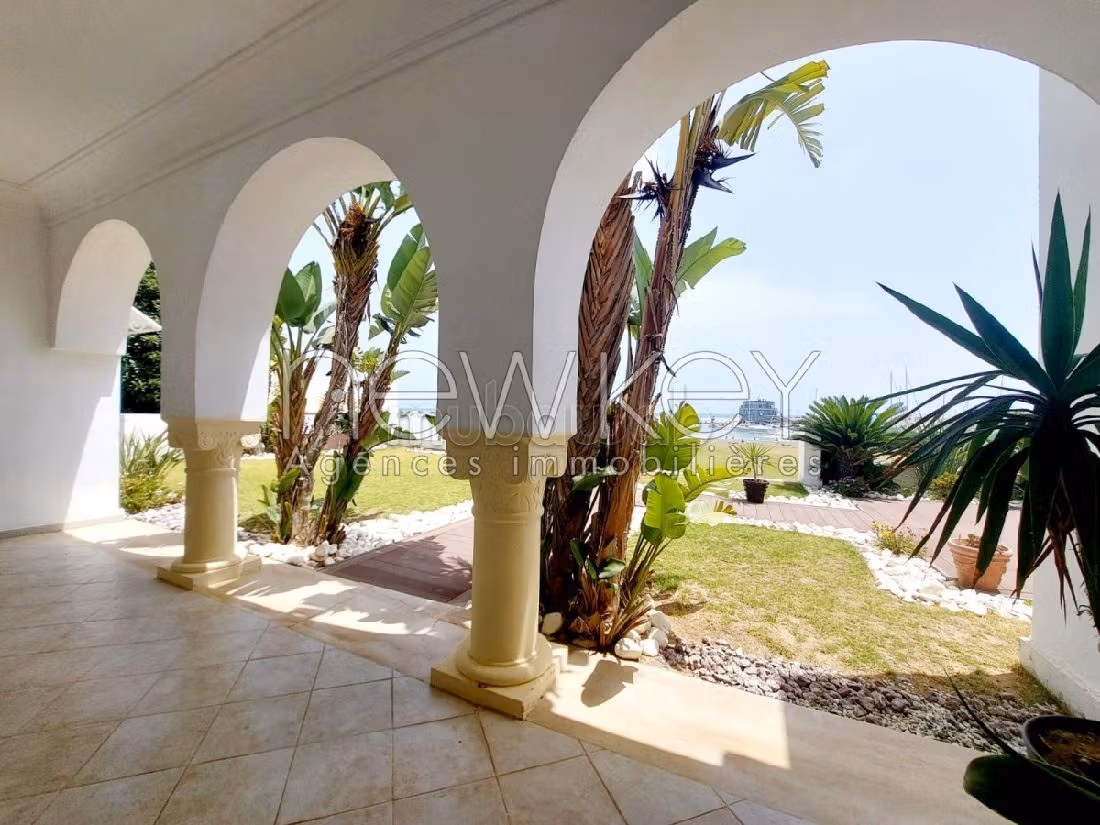 Maestosa residenza di lusso in affitto a La Marsa. 4 locali. Giardino