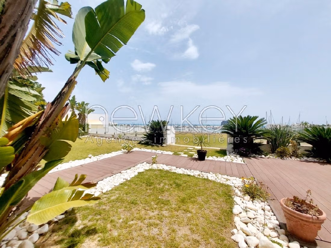 Maestosa residenza di lusso in affitto a La Marsa. 4 locali. Giardino