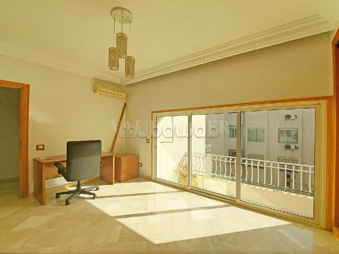 Rent this apartment in Les princesses. Total area 170 m². Carpark and terrace