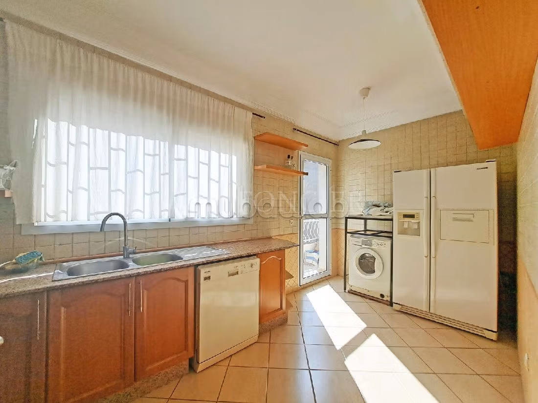 Rent this apartment in Les princesses. Total area 170 m². Carpark and terrace