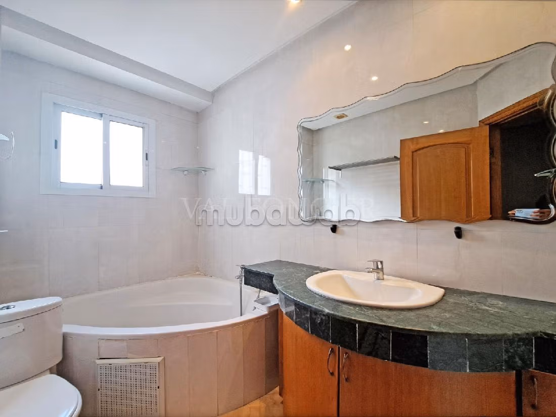 Rent this apartment in Les princesses. Total area 170 m². Carpark and terrace