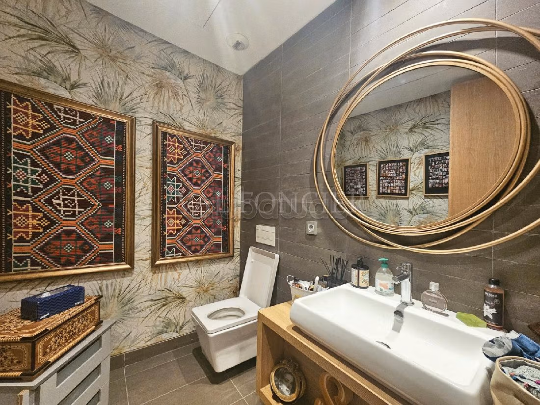 Apartment to purchase in Ain Diab. 2 beautiful rooms. Parking spaces and garden. 