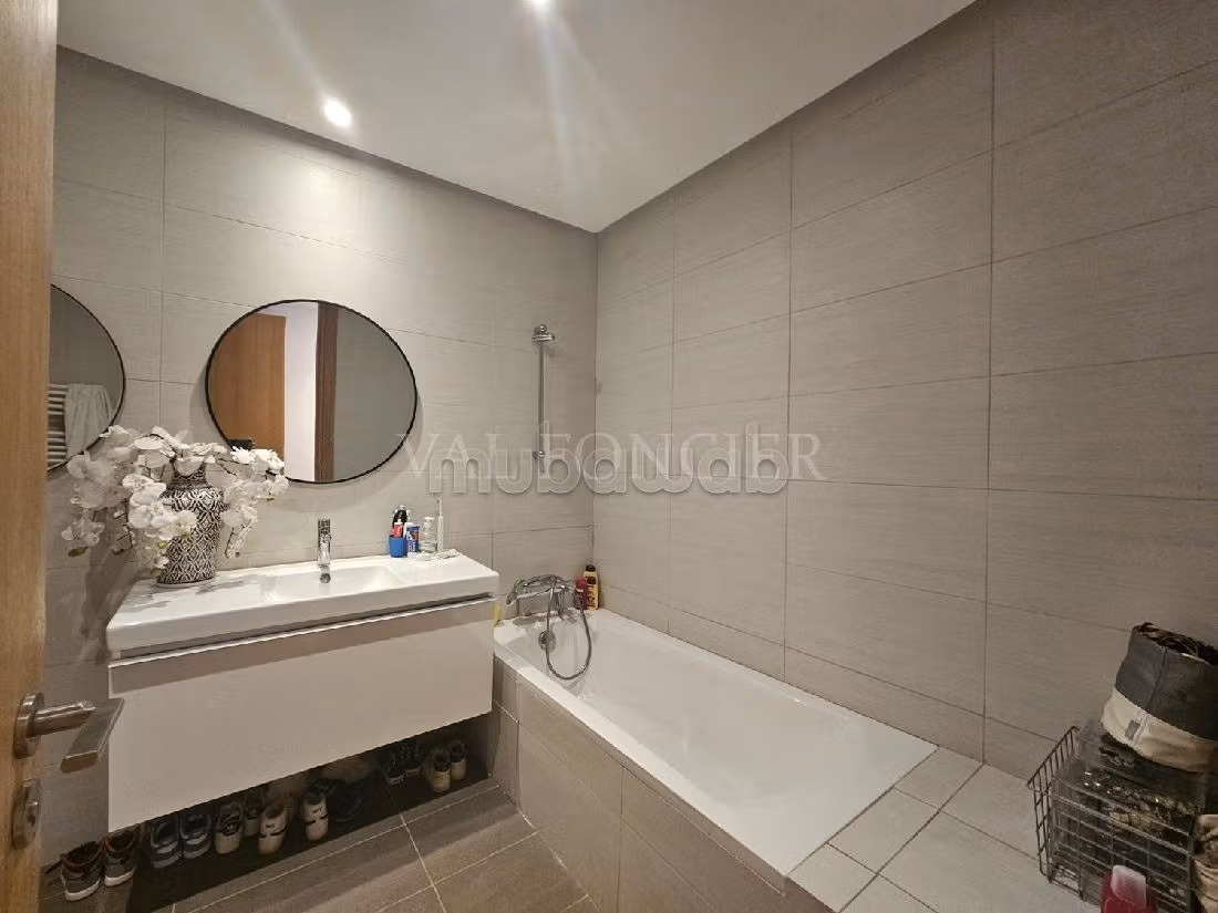 Apartment to purchase in Ain Diab. 2 beautiful rooms. Parking spaces and garden. 