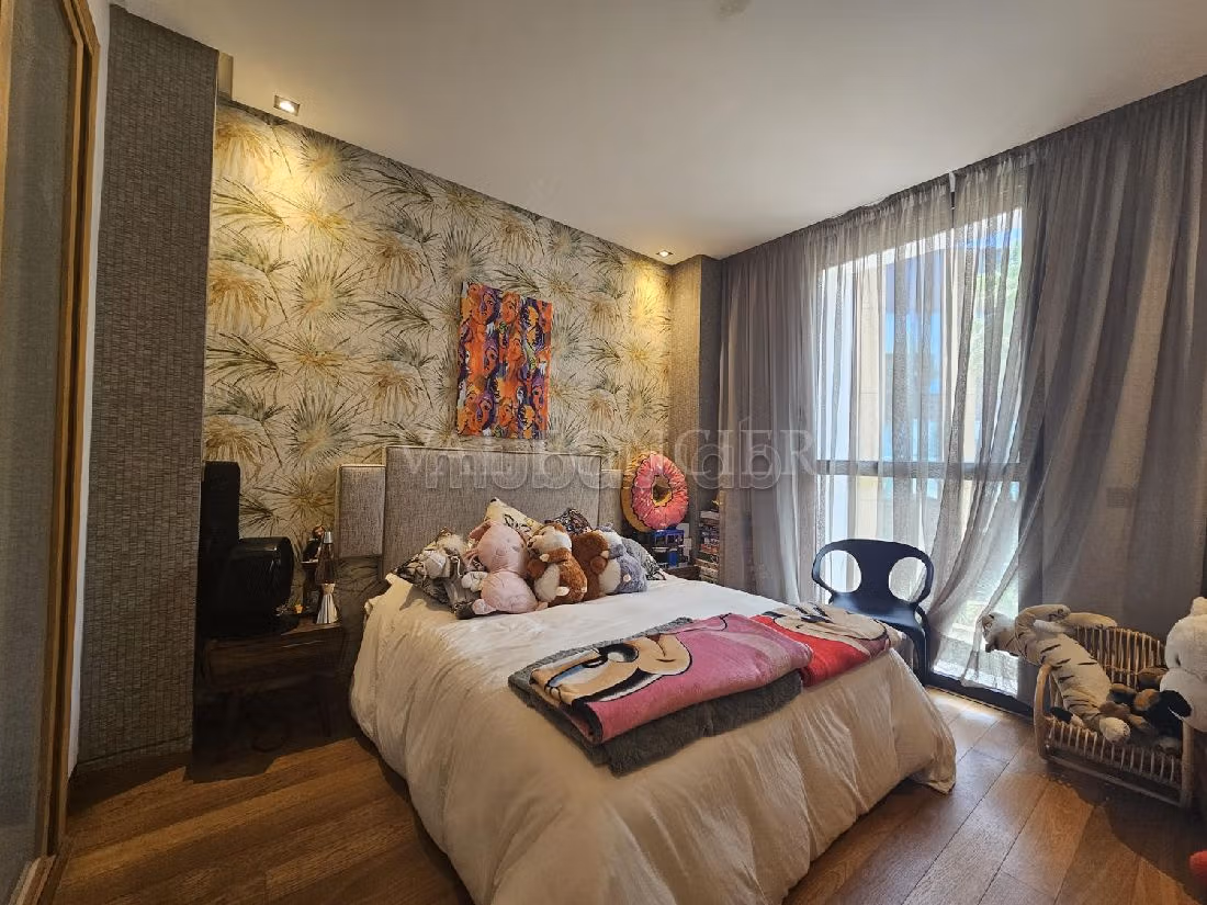 Apartment to purchase in Ain Diab. 2 beautiful rooms. Parking spaces and garden. 