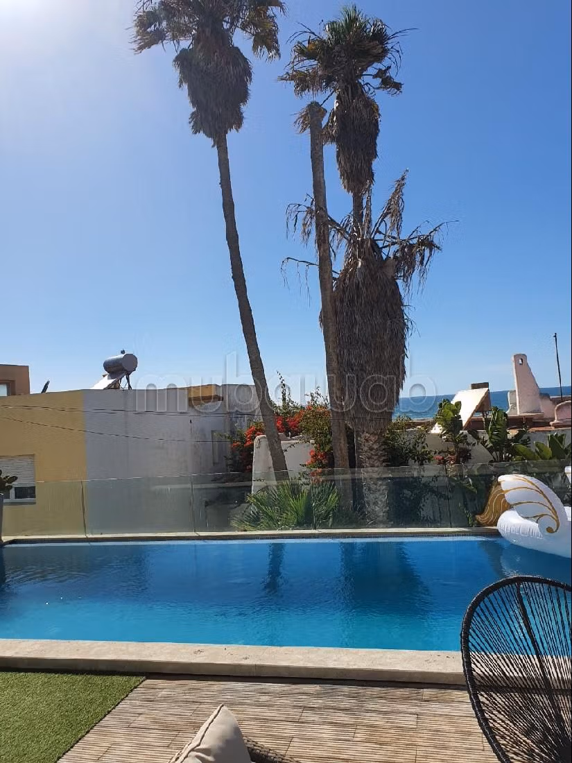 فيلا جميلة للبيع بهرهورة. 3 قطع رائعة. مفروشة