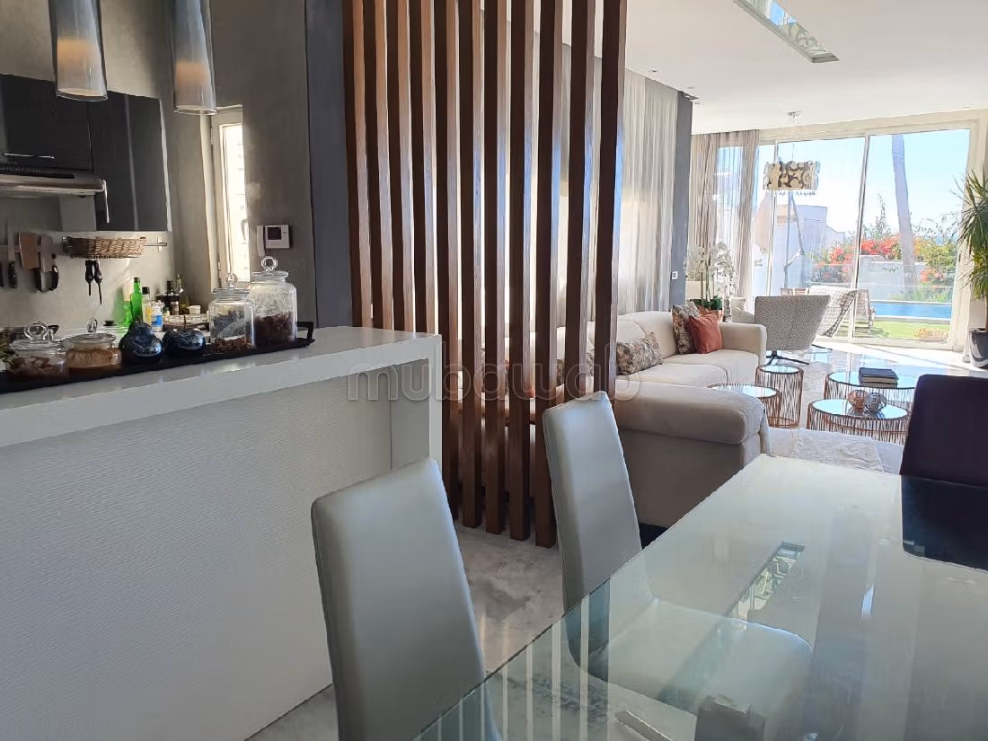 فيلا جميلة للبيع بهرهورة. 3 قطع رائعة. مفروشة