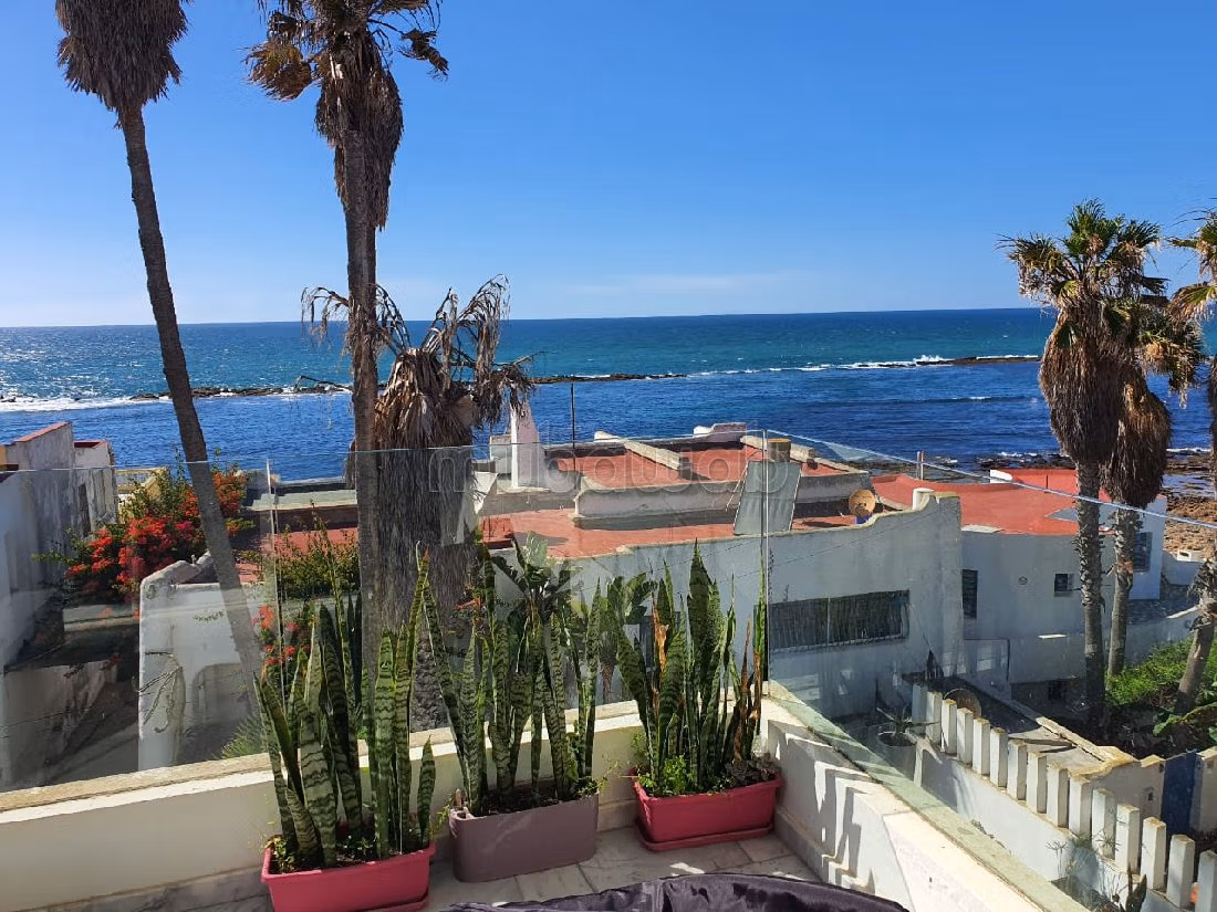 فيلا جميلة للبيع بهرهورة. 3 قطع رائعة. مفروشة