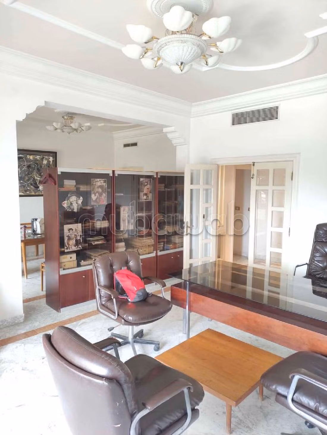 Sell apartment in Habib Thameur. 5 comfortable rooms. Terrace and lift. 