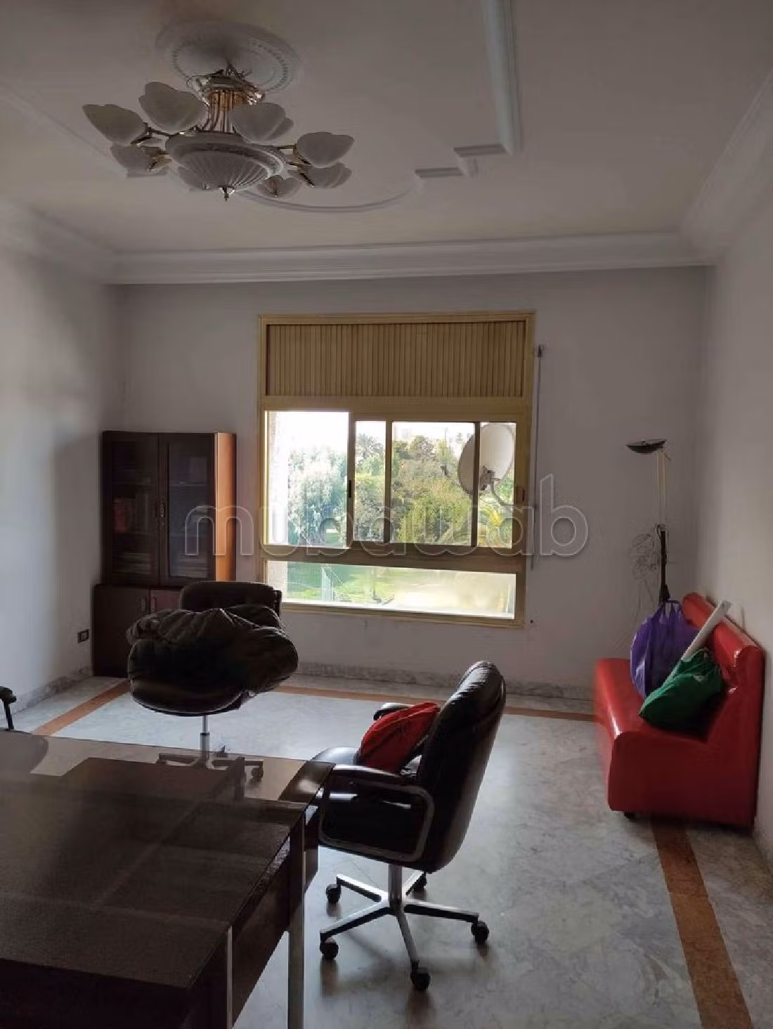 Sell apartment in Habib Thameur. 5 comfortable rooms. Terrace and lift. 