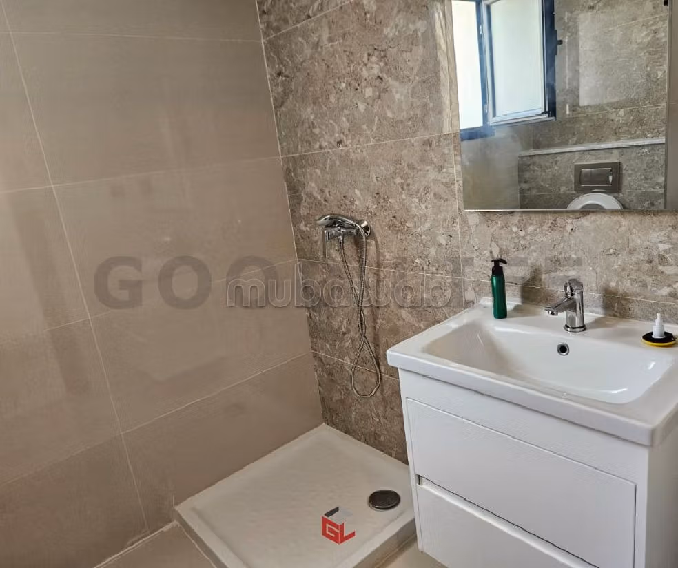 Bellissimo appartamento in affitto a Aouina. 3 locali. Porta blindata, servizio di sicurezza