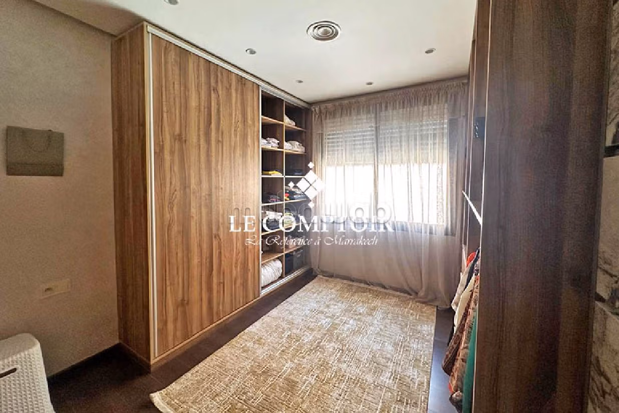 Appartamento da acquistare a Camp Al Ghoul. 2 camere da letto. Ammobiliato