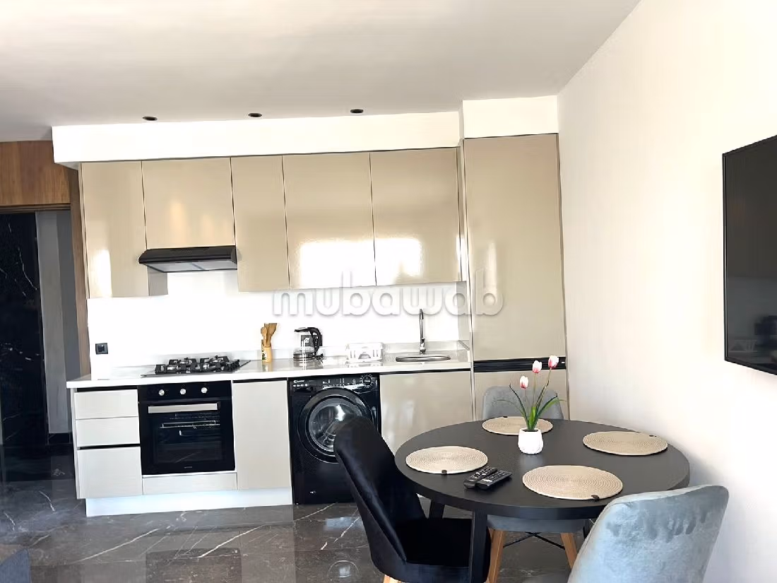 استئجار شقة ب لارميطاج. المساحة الكلية 50 م². مصعد وشرفة. 