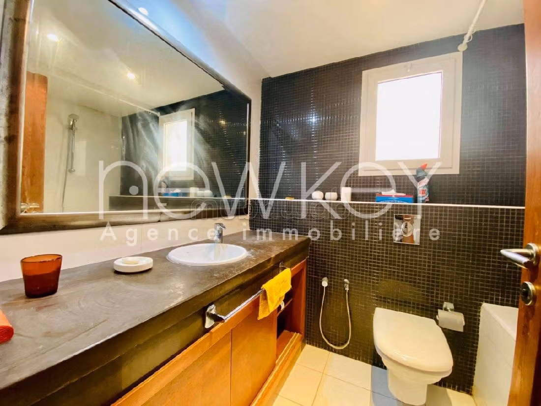 Sell apartment in Les Berges Du Lac 2.3 rooms. Parking spaces and terrace