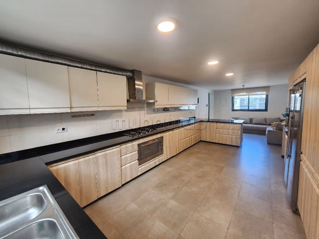 Nu kopen: villa's en luxe woningen in Polo. Oppervlakte 601 m². Garage en tuin