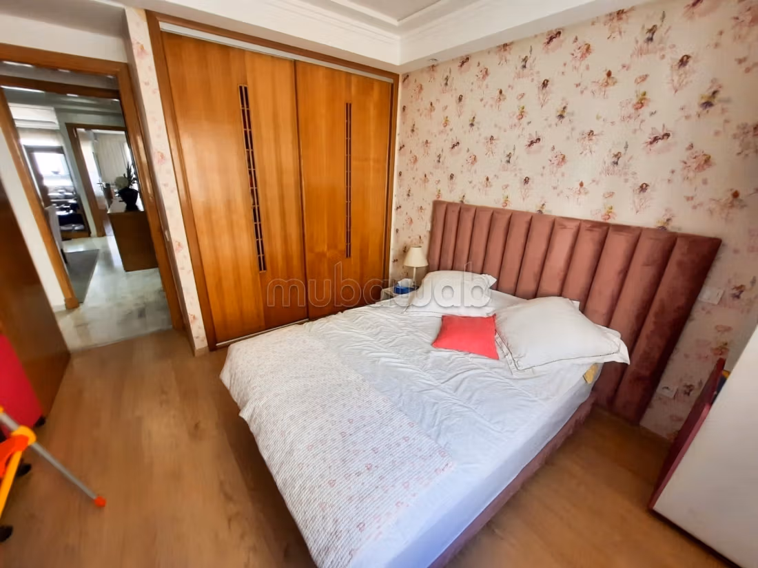 Se alquila este piso en Gauthier. 3 habitaciones. Amueblado