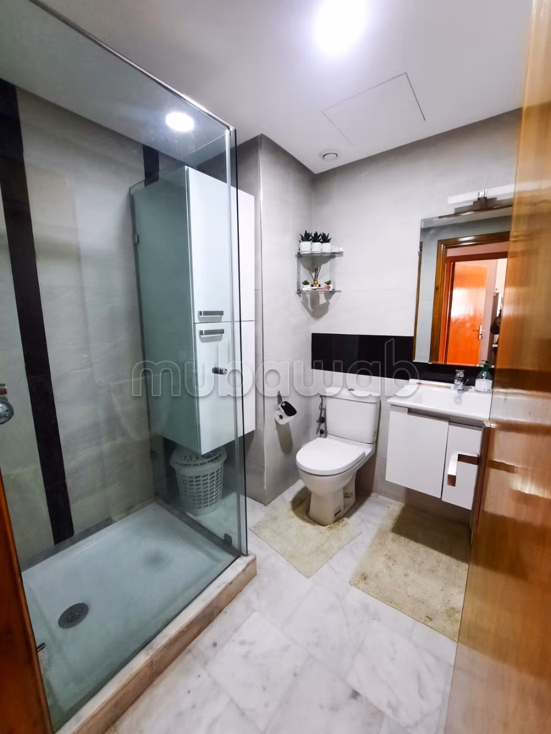 Se alquila este piso en Gauthier. 3 habitaciones. Amueblado
