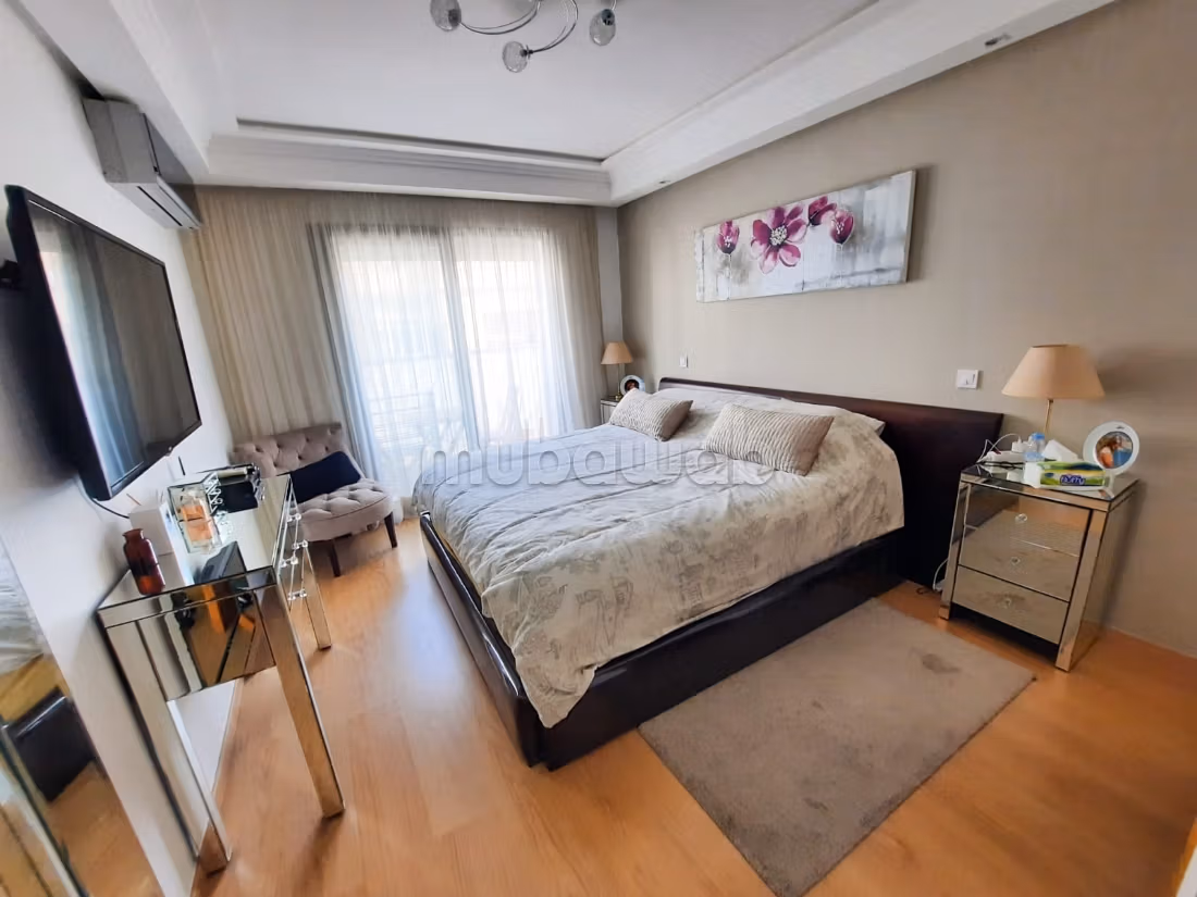 Se alquila este piso en Gauthier. 3 habitaciones. Amueblado