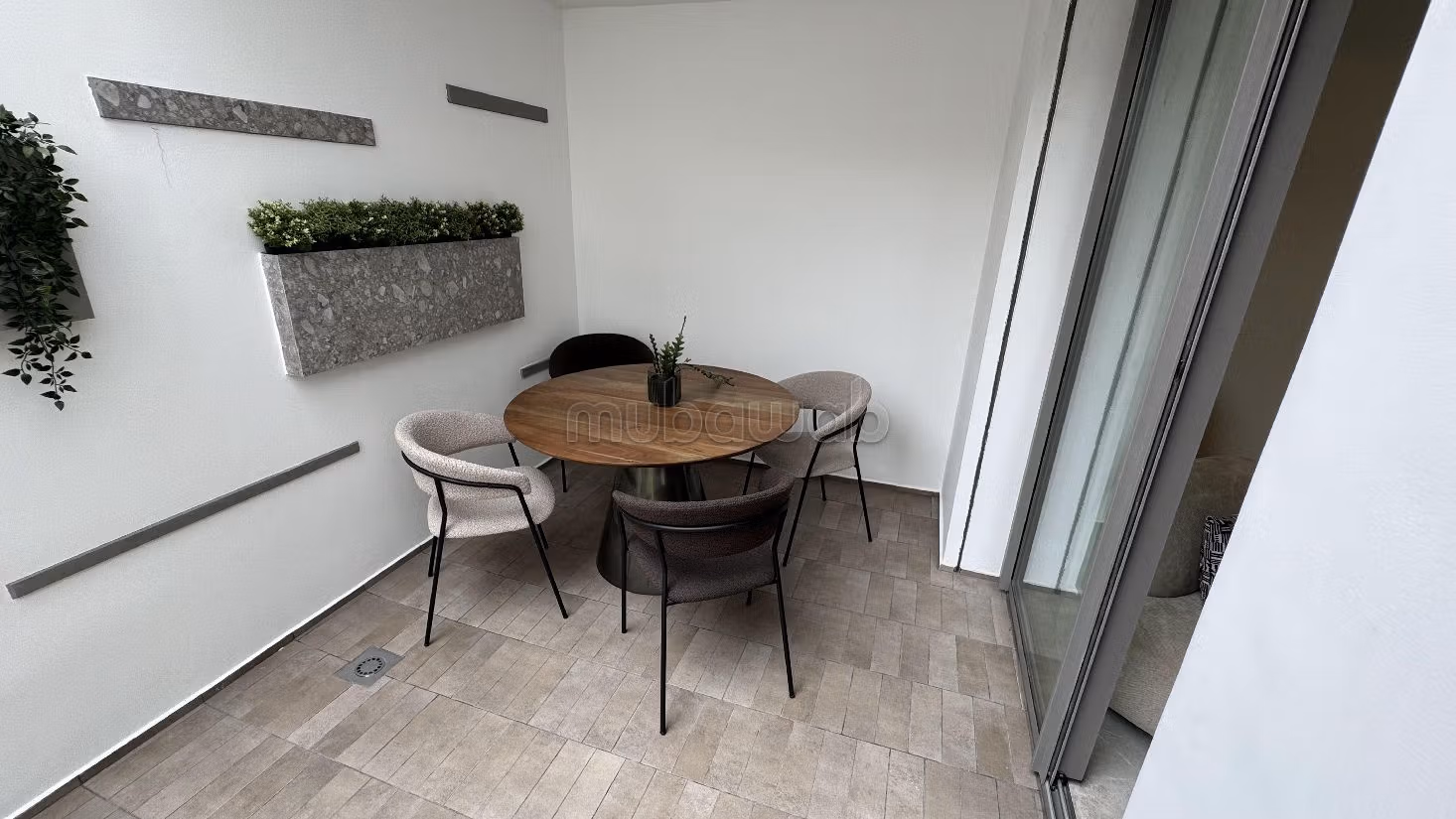 Busca pisos en venta en Maârif Extension. 1 Habitación. Residencia con conserje, aire condicionado general