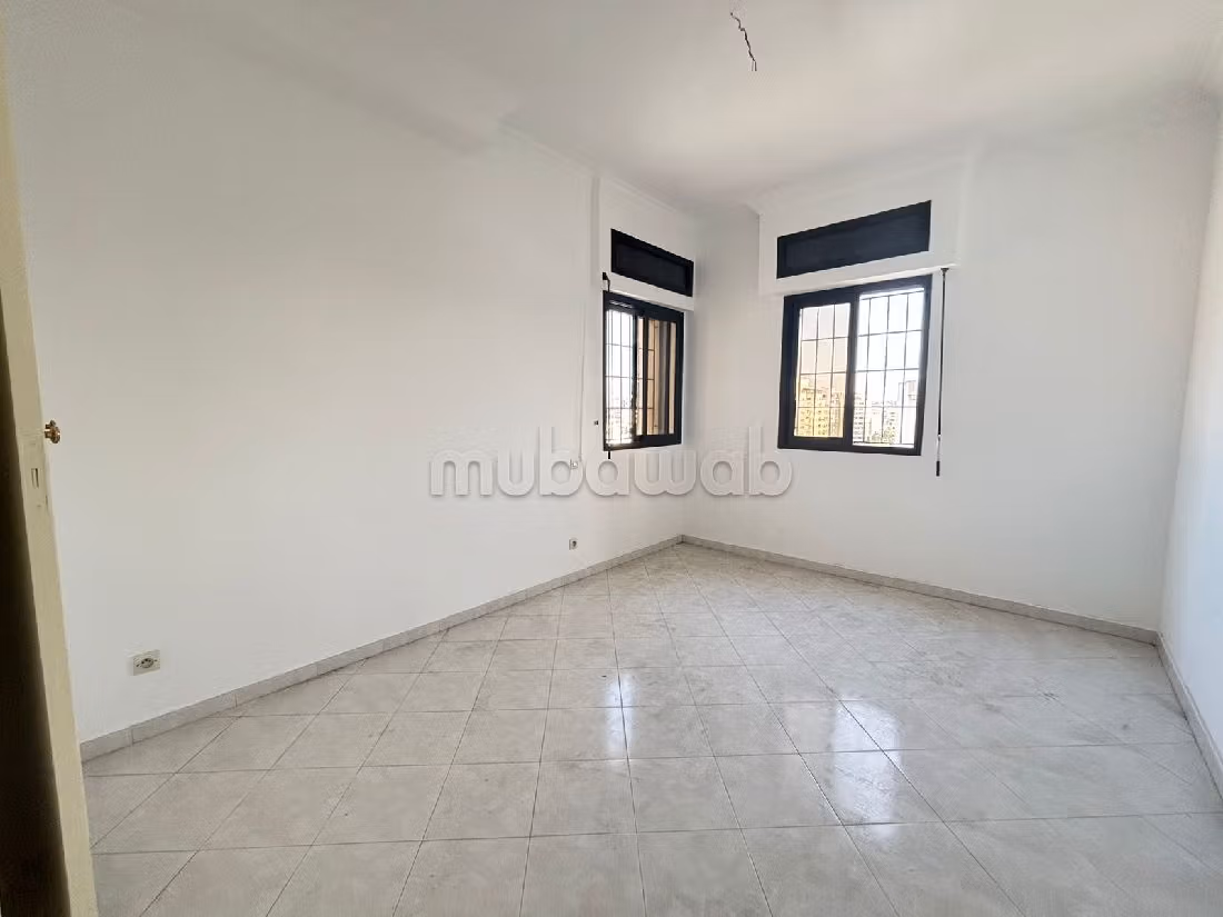 Sell apartment in Administratif. Large area 147 m². Thermal insulation and soundproofing, Secured door. 