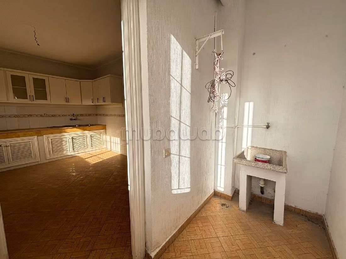 Sell apartment in Administratif. Large area 147 m². Thermal insulation and soundproofing, Secured door. 