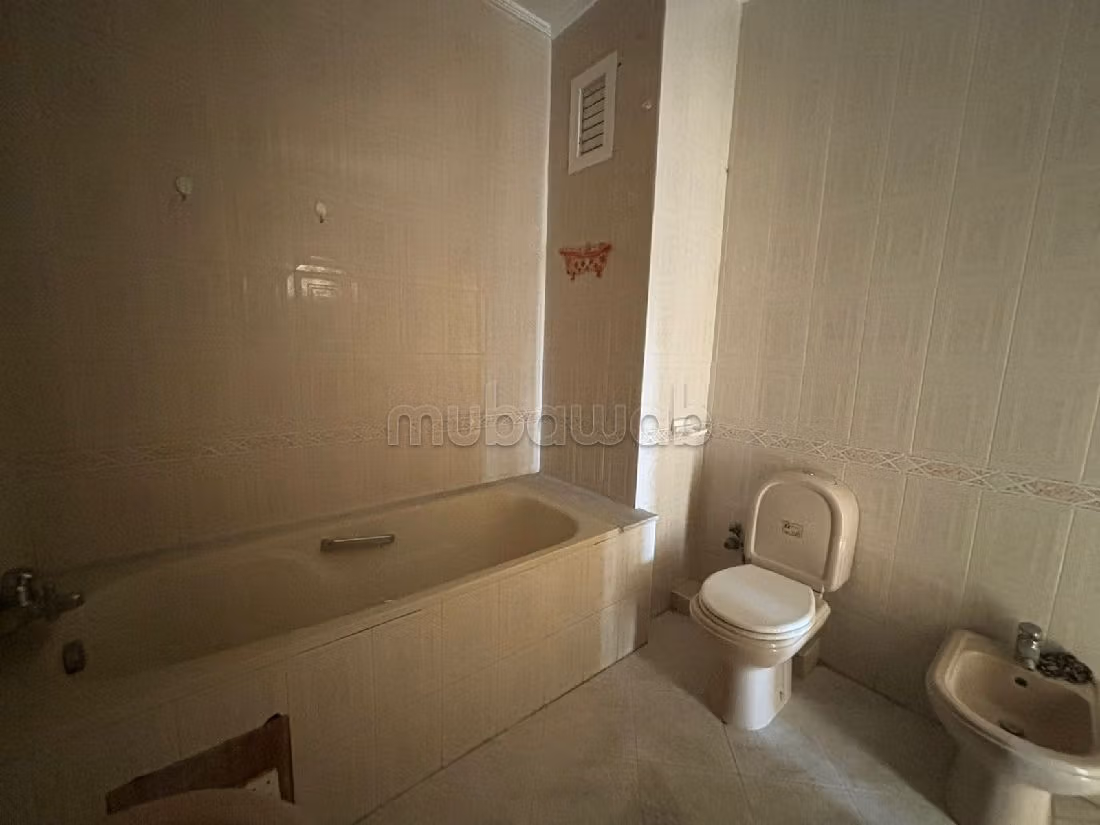 Sell apartment in Administratif. Large area 147 m². Thermal insulation and soundproofing, Secured door. 
