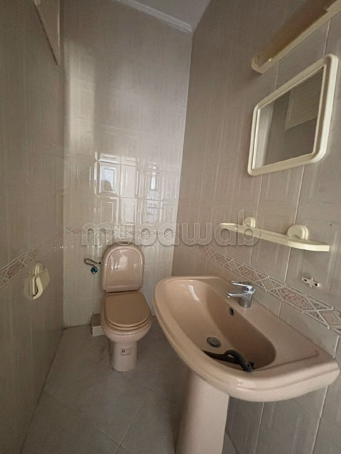 Sell apartment in Administratif. Large area 147 m². Thermal insulation and soundproofing, Secured door. 