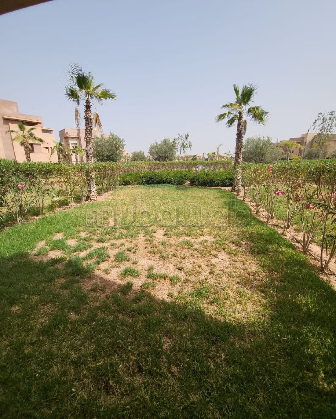 شقة للإيجار بأكدال. المساحة الكلية 90 م². 