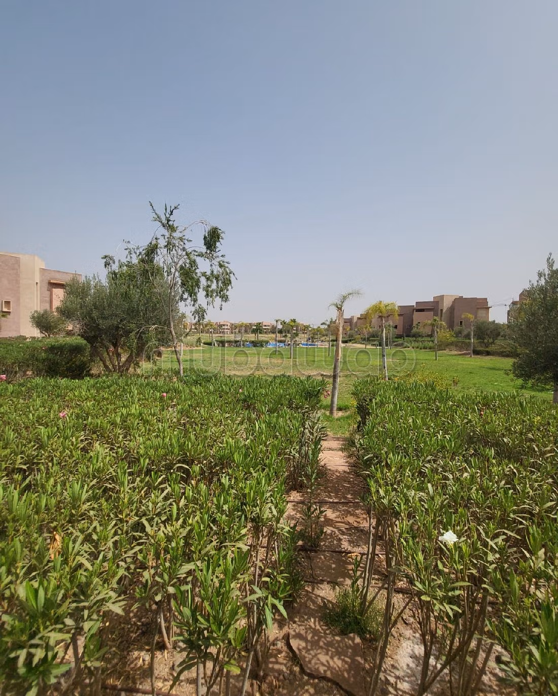 شقة للإيجار بأكدال. المساحة الكلية 90 م². 