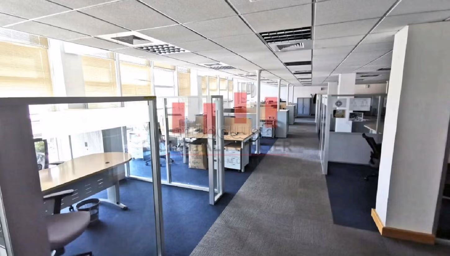 عقارت تجارية للكراء ب عين الشق. المساحة 600 م². مصعد ومرآب