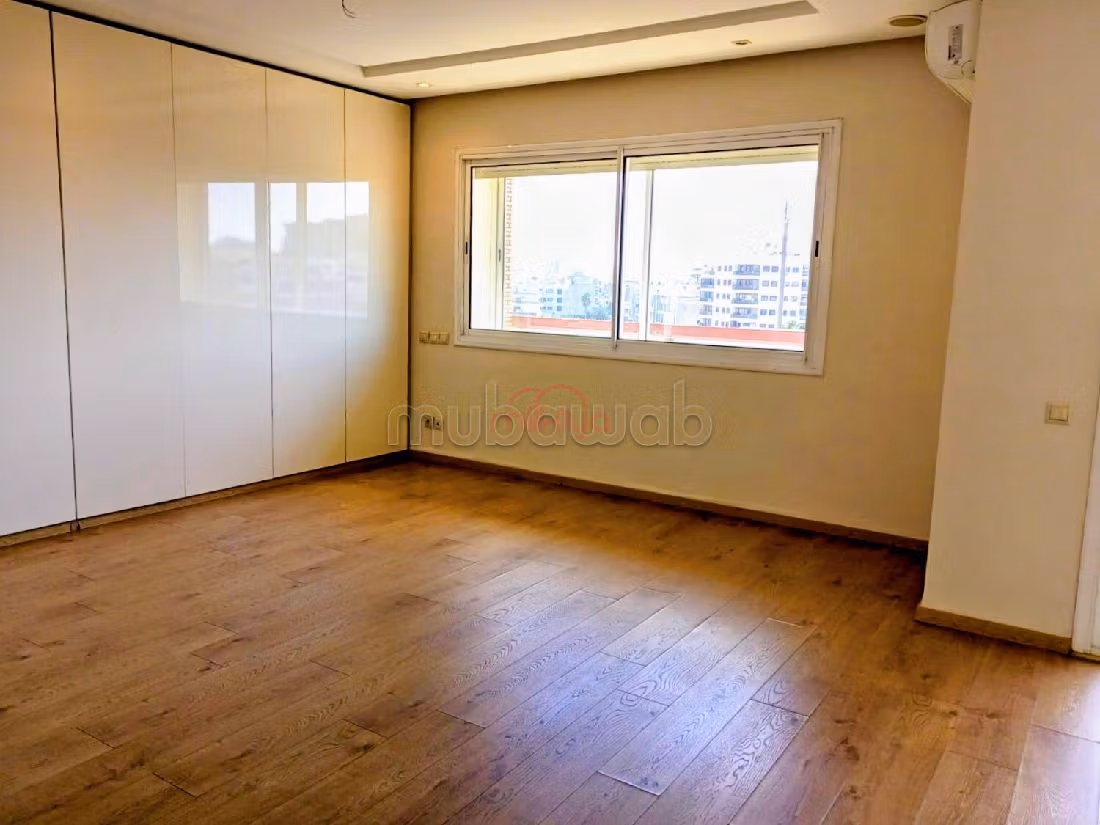 Apartment for sale in Palmier. 5 lovely rooms. Parking spaces and terrace