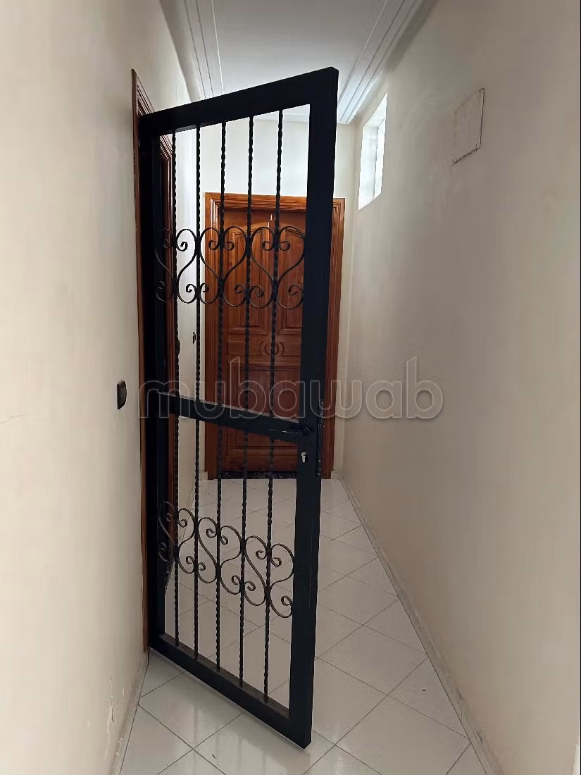 Sell apartment in Centre. 3 beautiful rooms. Quiet sorroundings with mountain view, reinforced door