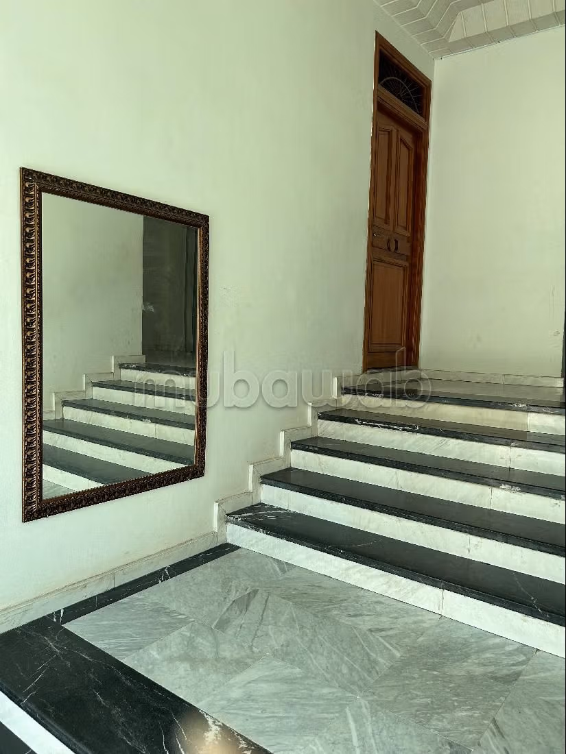 Sell apartment in Centre. 3 beautiful rooms. Quiet sorroundings with mountain view, reinforced door