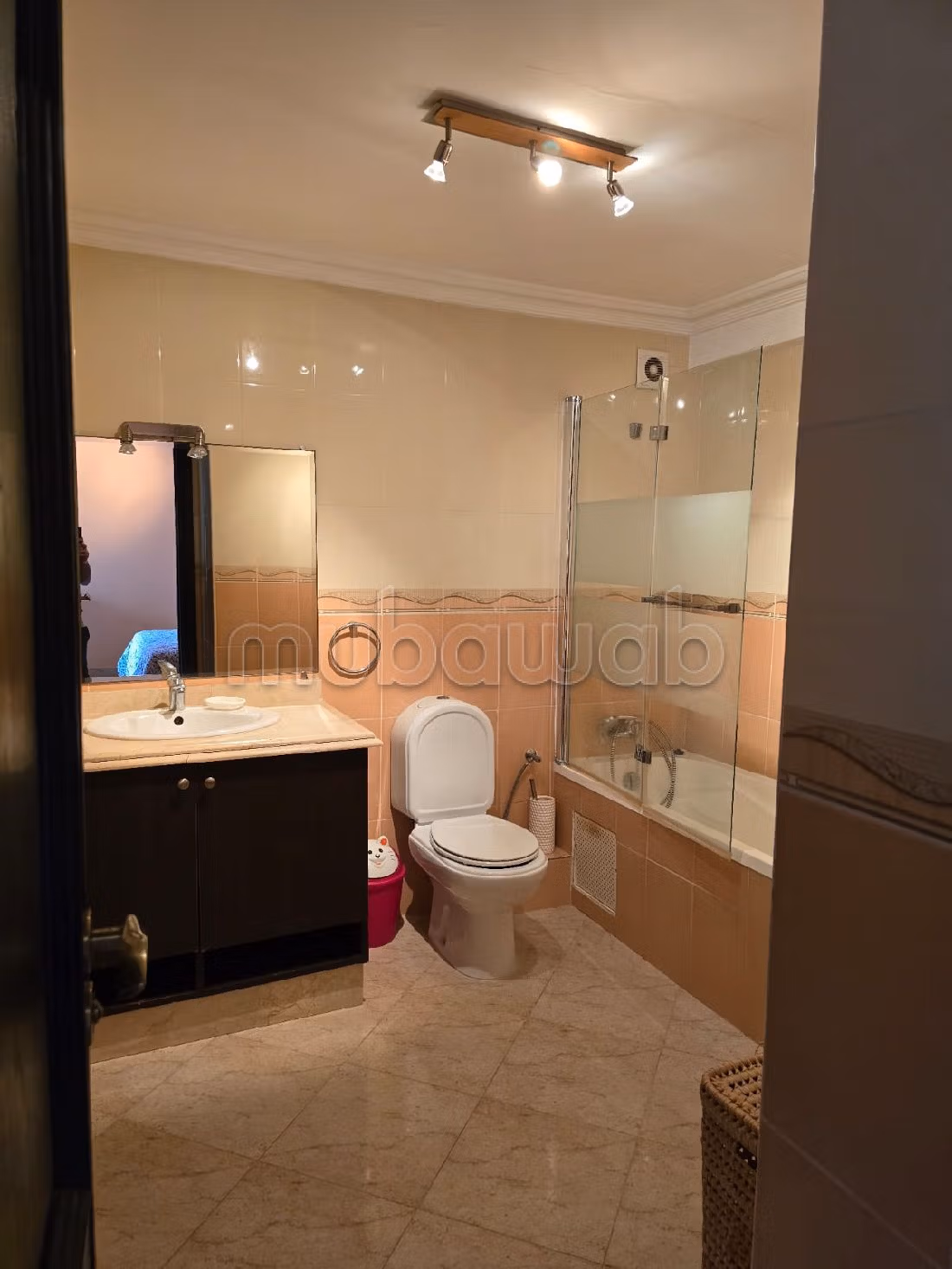 Apartments for rent in La Siesta. Area 134 m². Garden and garage. 