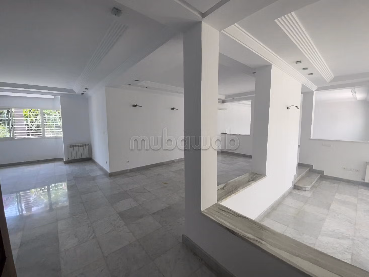 Villa's en luxe woningen om te huren in Souissi. 5 Slaapkamers. Verstevigde deur en verwarming. 