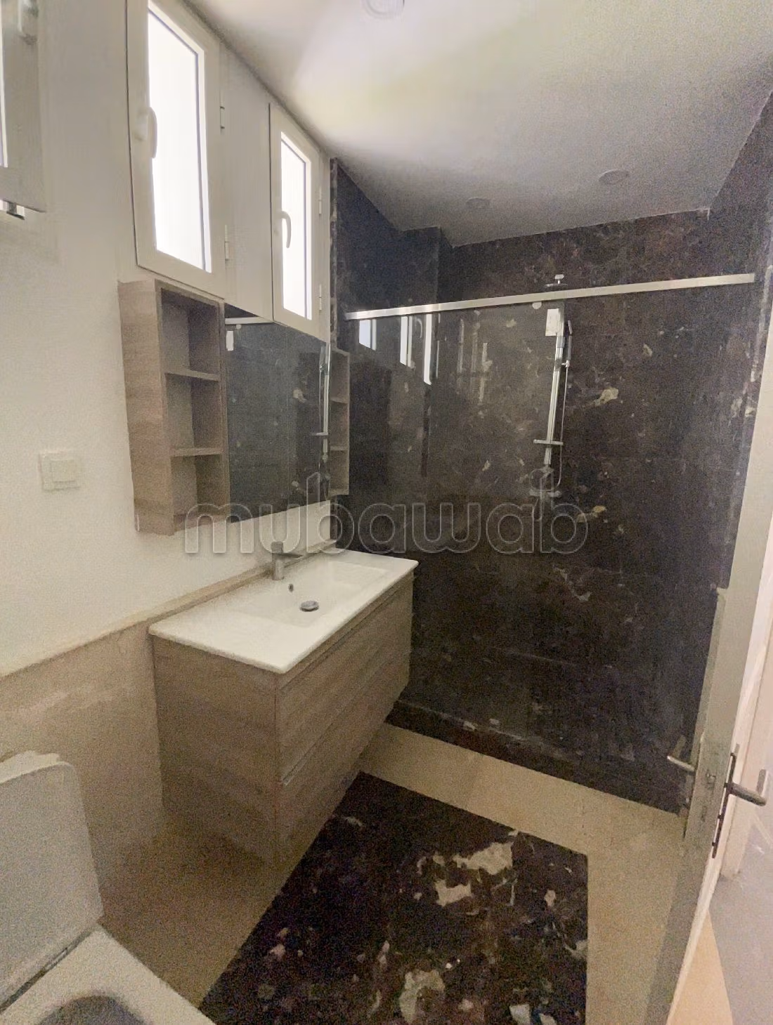 Villa's en luxe woningen om te huren in Souissi. 5 Slaapkamers. Verstevigde deur en verwarming. 