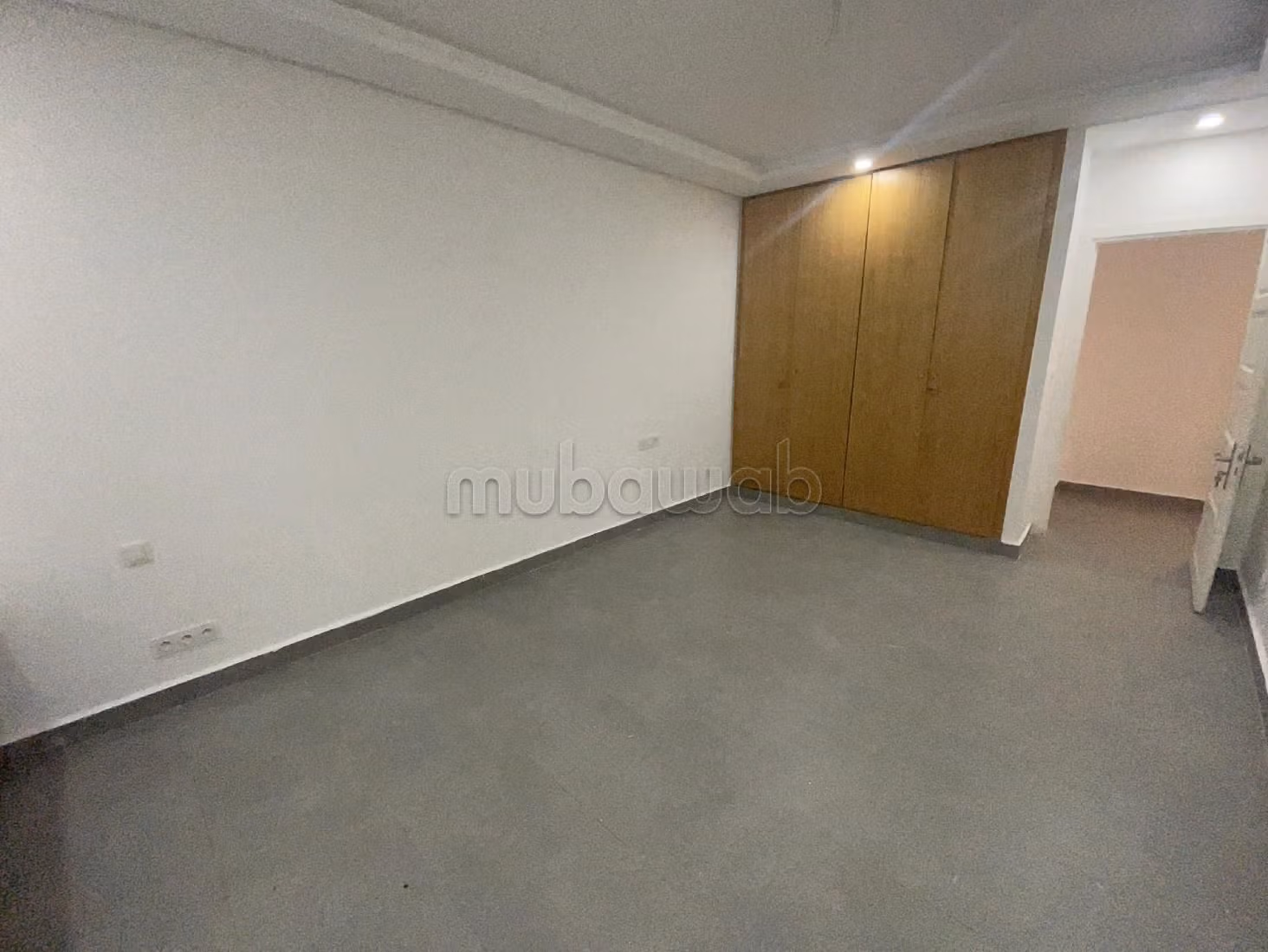 Villa's en luxe woningen om te huren in Souissi. 5 Slaapkamers. Verstevigde deur en verwarming. 