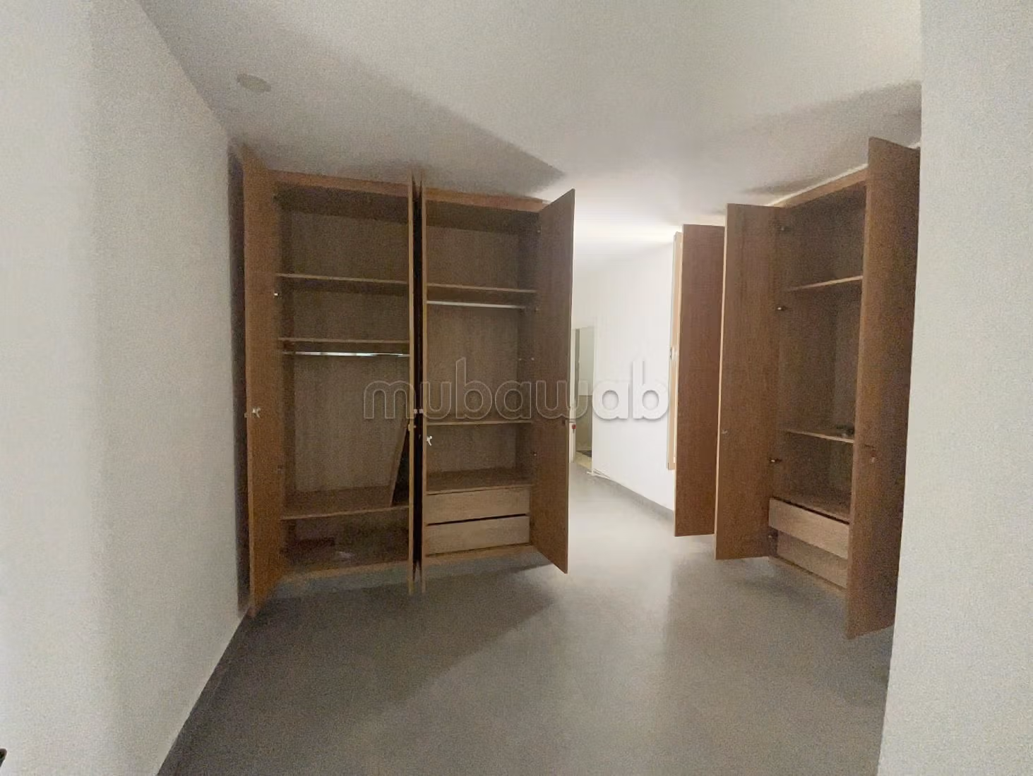 Villa's en luxe woningen om te huren in Souissi. 5 Slaapkamers. Verstevigde deur en verwarming. 