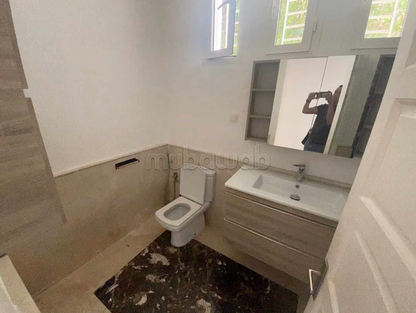 Villa's en luxe woningen om te huren in Souissi. 5 Slaapkamers. Verstevigde deur en verwarming. 