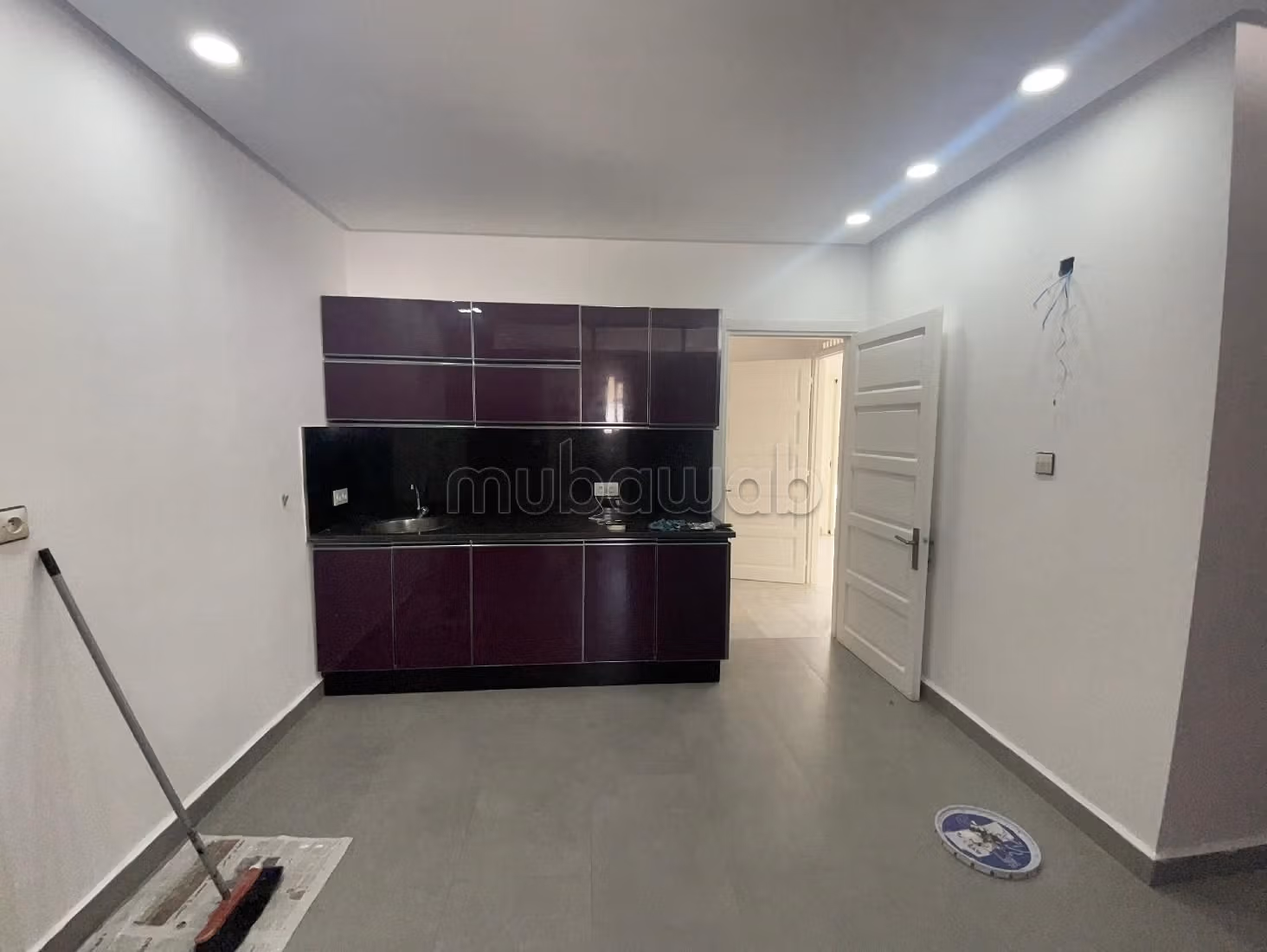 Villa's en luxe woningen om te huren in Souissi. 5 Slaapkamers. Verstevigde deur en verwarming. 