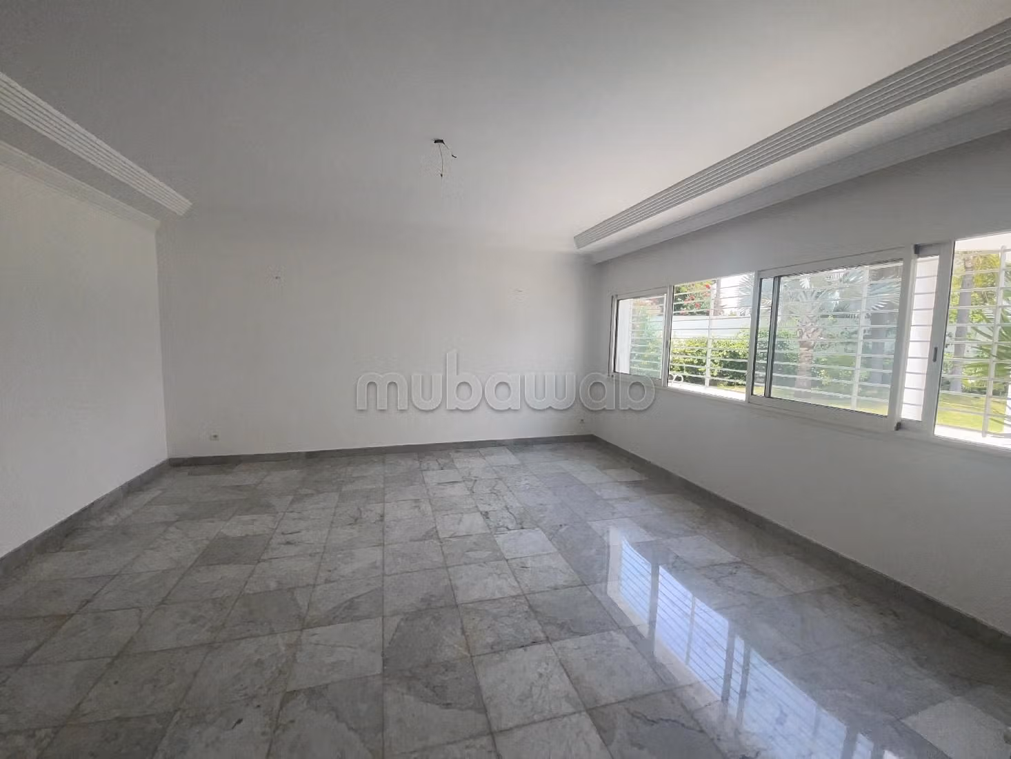 Villa's en luxe woningen om te huren in Souissi. 5 Slaapkamers. Verstevigde deur en verwarming. 