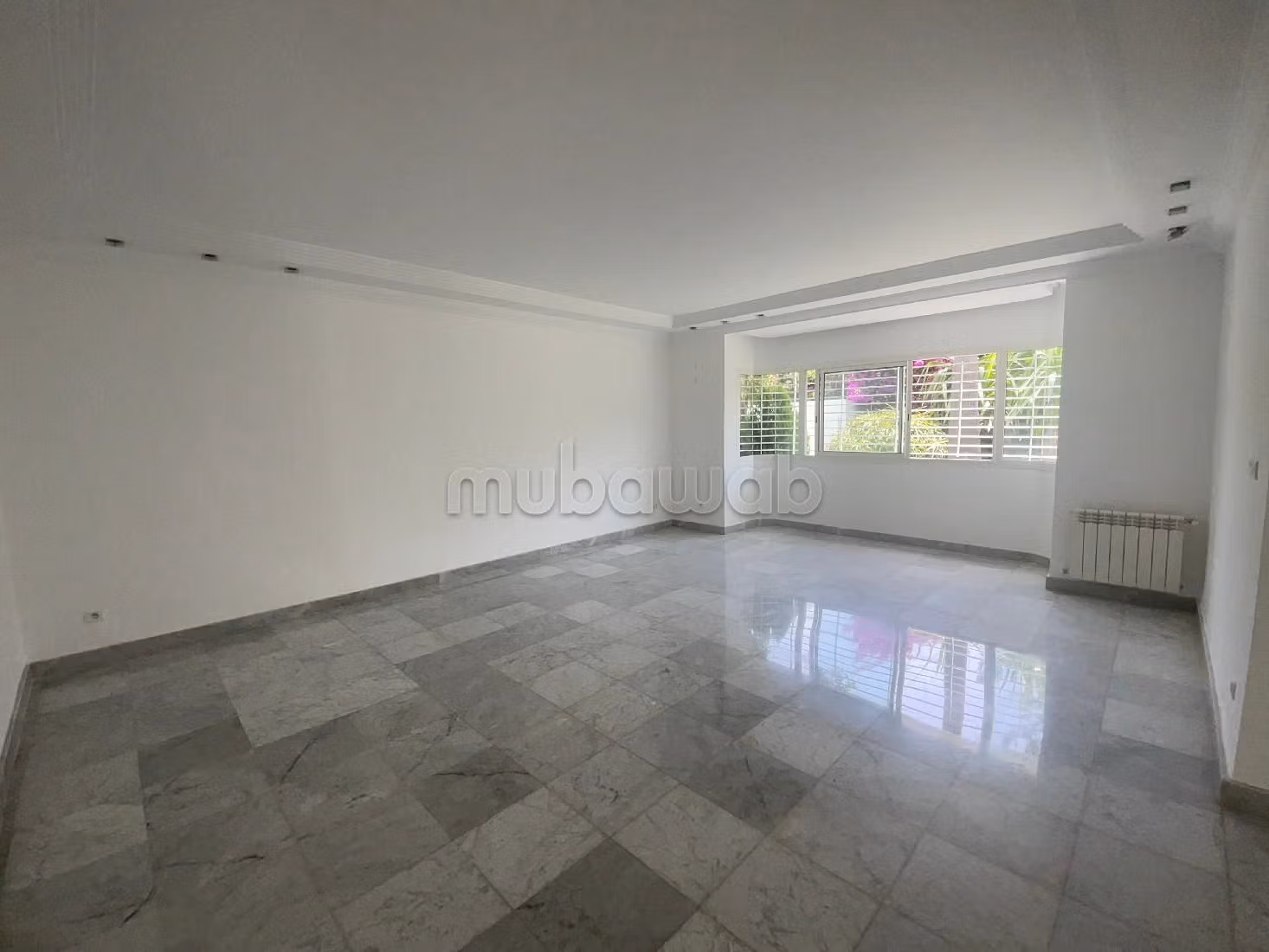 Villa's en luxe woningen om te huren in Souissi. 5 Slaapkamers. Verstevigde deur en verwarming. 