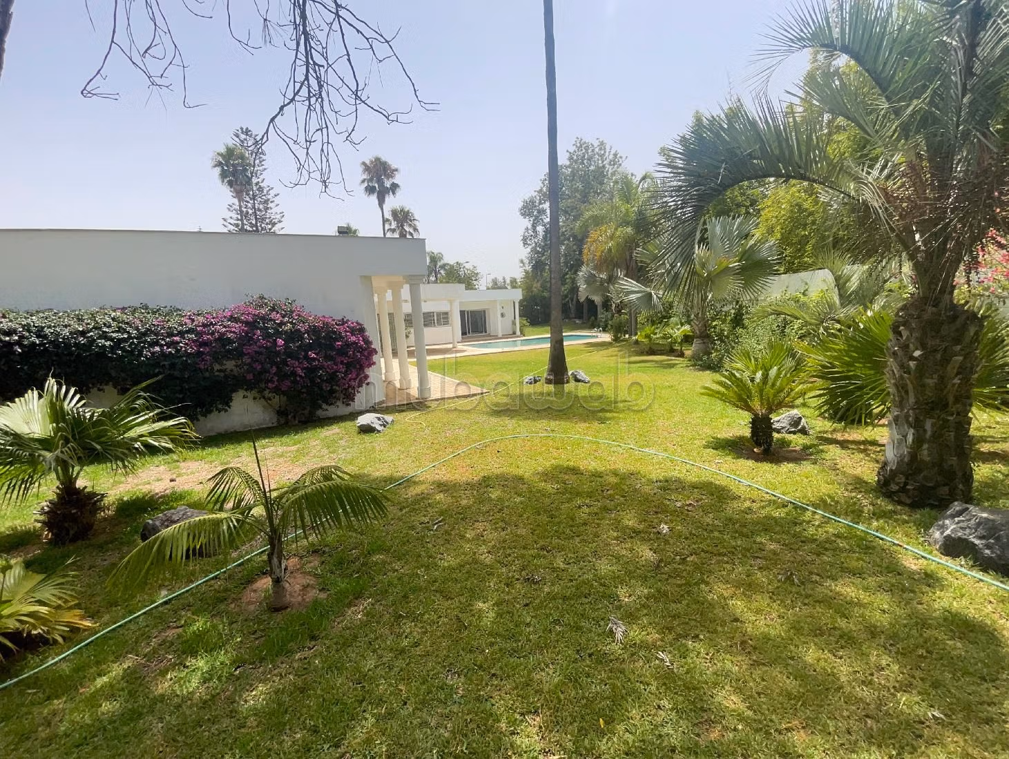 Villa's en luxe woningen om te huren in Souissi. 5 Slaapkamers. Verstevigde deur en verwarming. 