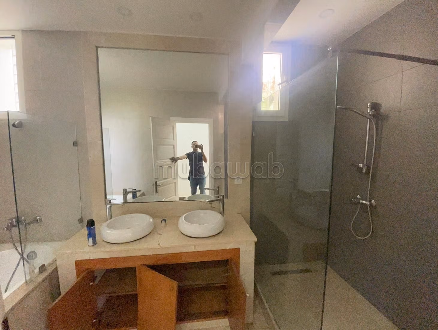 Villa's en luxe woningen om te huren in Souissi. 5 Slaapkamers. Verstevigde deur en verwarming. 