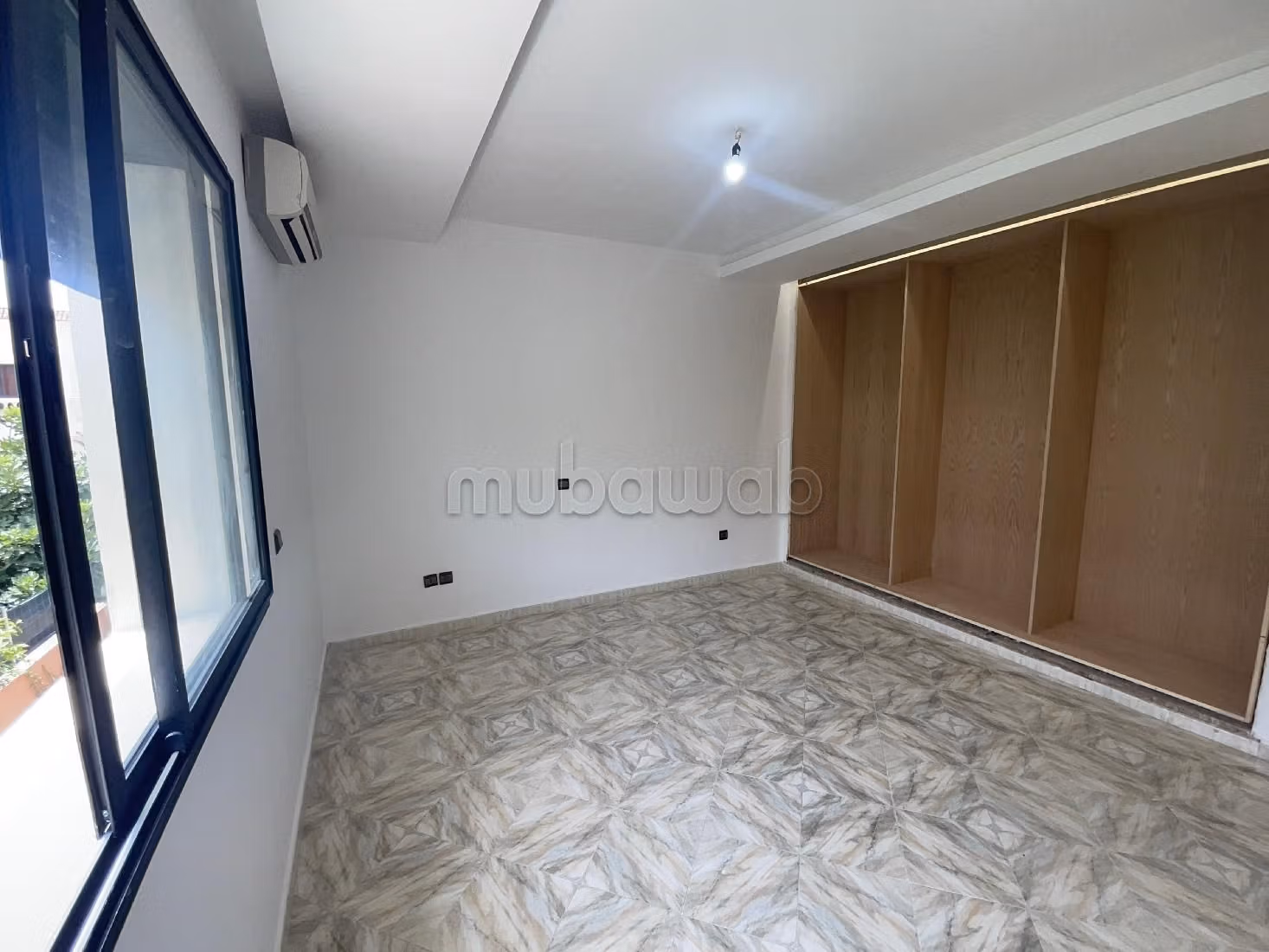 Nu te huur: villa's en luxe woningen in Riyad. 5 Slaapkamers. Verstevigde deur en dubbel glas.