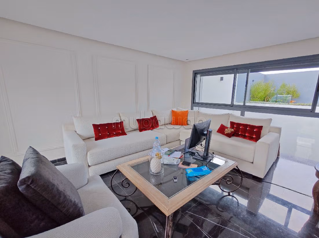 Nu te huur: villa's en luxe woningen. 3 Kamers. Volledig gemeubileerd. 