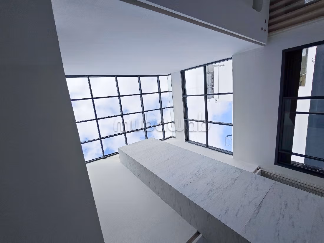 Nu te huur: villa's en luxe woningen. 3 Kamers. Volledig gemeubileerd. 